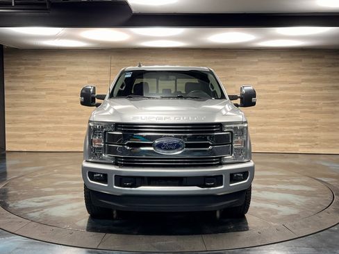Used 2019 Ford F250 Lariat w/ Chrome Package image 22