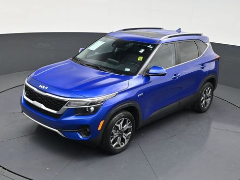 Used 2023 Kia Seltos EX image 12