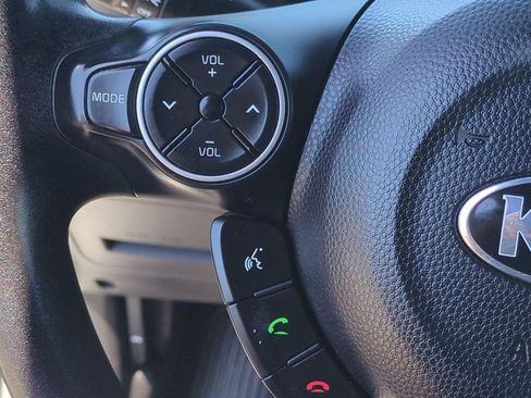 Used 2015 Kia Soul FWD image 12