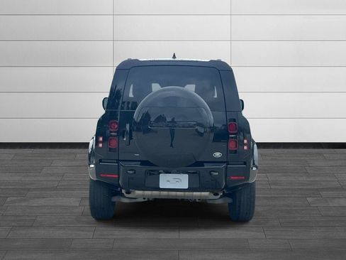 Certified 2023 Land Rover Defender 90 X-Dynamic SE AWD/4WD image 4