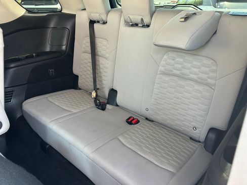 Used 2022 Nissan Pathfinder SV w/ SV Premium Package FWD image 18