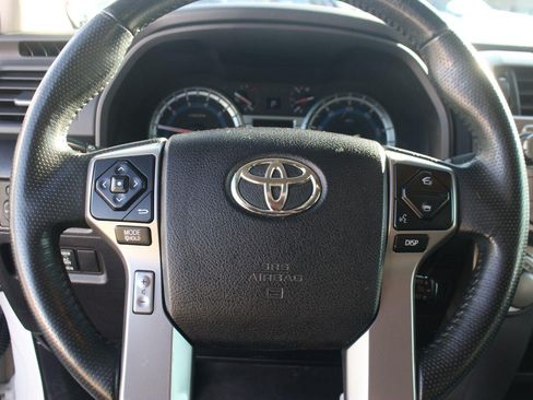 Used 2015 Toyota 4Runner SR5 AWD/4WD image 18