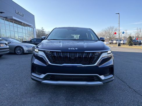 Used 2023 Kia Carnival LX image 2