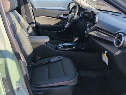 New 2026 Chevrolet Trax ACTIV w/ Sunroof Package FWD image 28