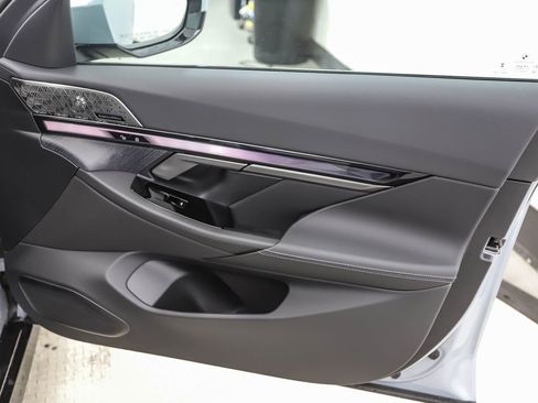 Used 2026 BMW 550e xDrive image 29