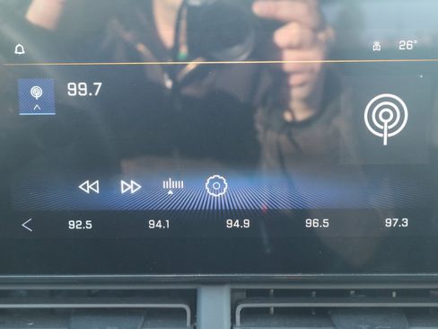 Used 2025 Chevrolet Trax LT w/ LT Convenience Package image 19