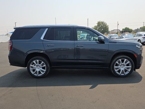 Used 2021 Chevrolet Tahoe High Country w/ Premium Package AWD/4WD image 9
