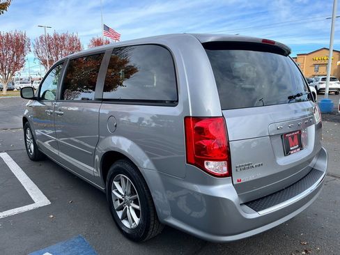 Used 2016 Dodge Grand Caravan SE image 8