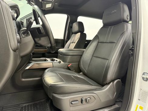 Used 2023 Chevrolet Silverado 2500 High Country w/ Z71 Off-Road Package image 15