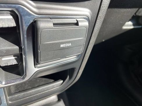 Used 2022 Jeep Gladiator Rubicon w/ Cold Weather Group AWD/4WD image 17