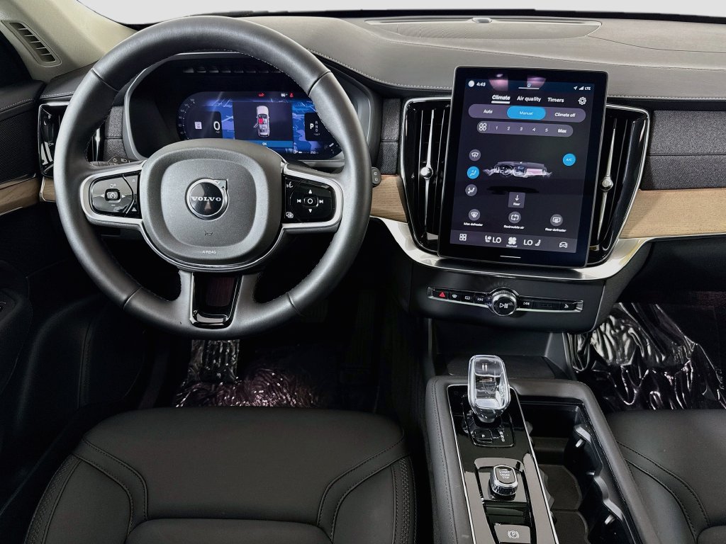 Used 2025 Volvo XC90 B6 Plus AWD/4WD image 22