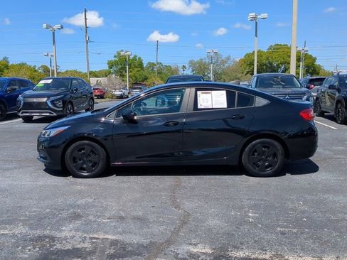 Used 2018 Chevrolet Cruze LS FWD image 9