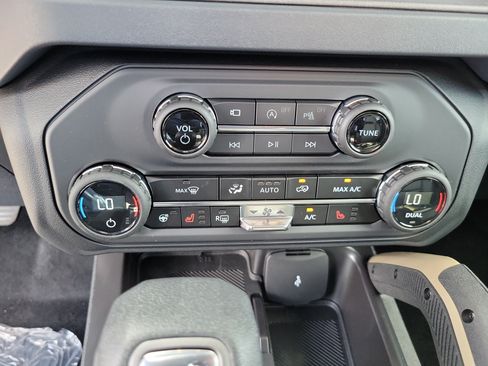 New 2026 Ford Bronco Badlands AWD/4WD image 17