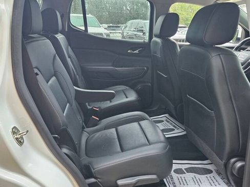 Used 2023 GMC Acadia SLT image 19