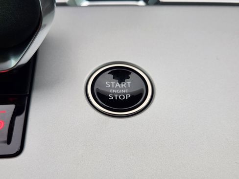 New 2026 Land Rover Range Rover SE image 19