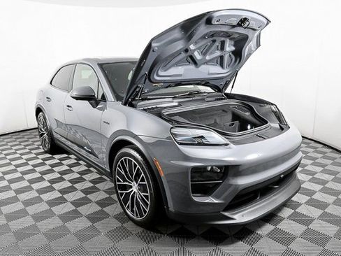Certified 2025 Porsche Macan Electric image 34
