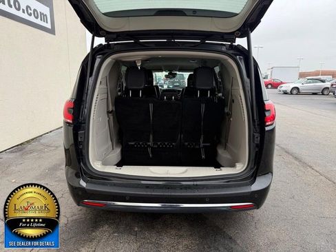 Used 2022 Chrysler Pacifica Touring-L w/ Uconnect Theater Family Group image 23