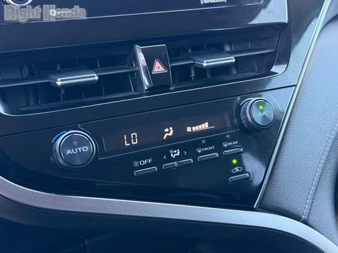 Used 2021 Toyota Camry SE w/ Carpet Mat Package (TMS) FWD image 23