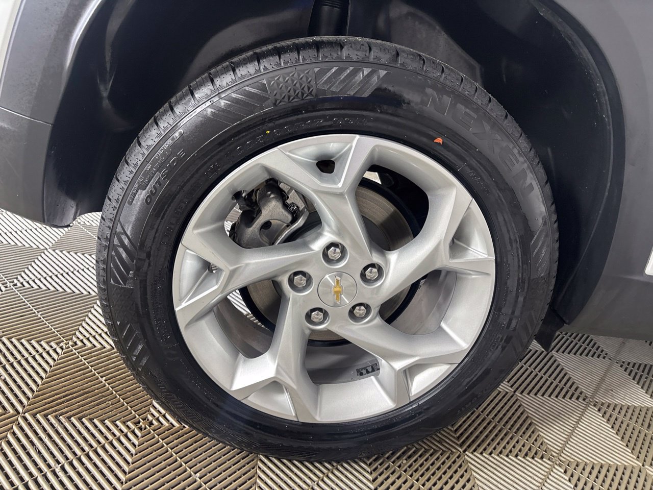 Used 2025 Chevrolet Trax LS w/ LS Convenience Package FWD image 32