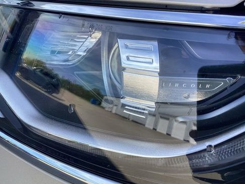 Used 2017 Lincoln MKX Select w/ Select Plus Package AWD/4WD image 5