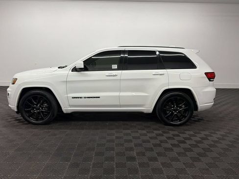 Used 2017 Jeep Grand Cherokee Altitude RWD image 2