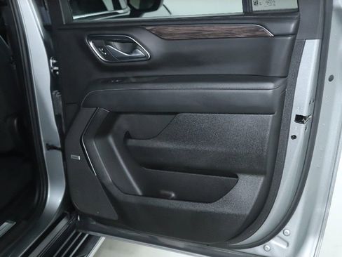 Used 2023 Chevrolet Suburban LT image 32