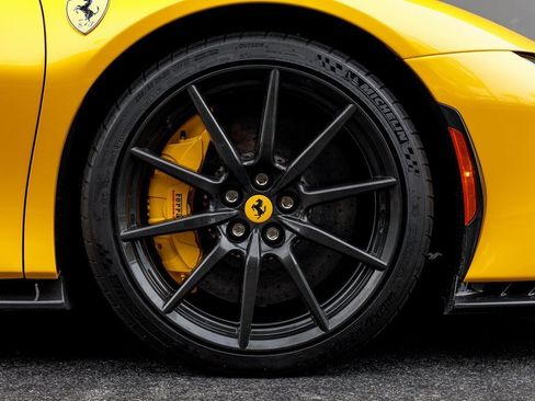 Used 2024 Ferrari SF90 Spider image 15