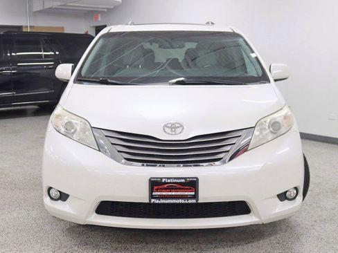 Used 2015 Toyota Sienna XLE w/ XLE Navigation Package image 6