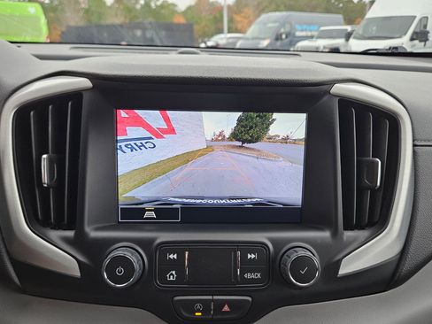 Used 2024 GMC Terrain SLT image 32