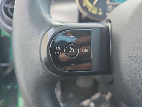 Used 2022 MINI Cooper 4-Door Hardtop image 21