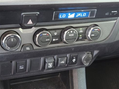 Used 2022 Toyota Tacoma TRD Off-Road image 20