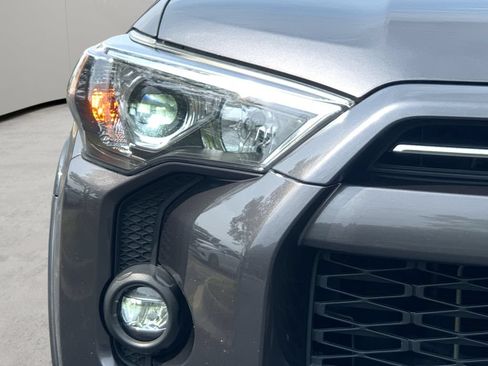 Used 2022 Toyota 4Runner SR5 Premium w/ Moonroof Package AWD/4WD image 43
