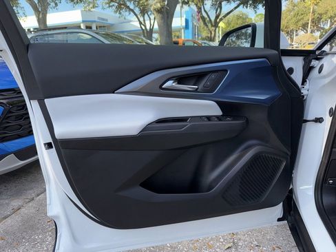 Used 2025 Chevrolet Equinox EV LT image 17