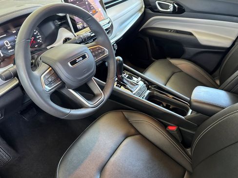 Used 2025 Jeep Compass Limited AWD/4WD image 4