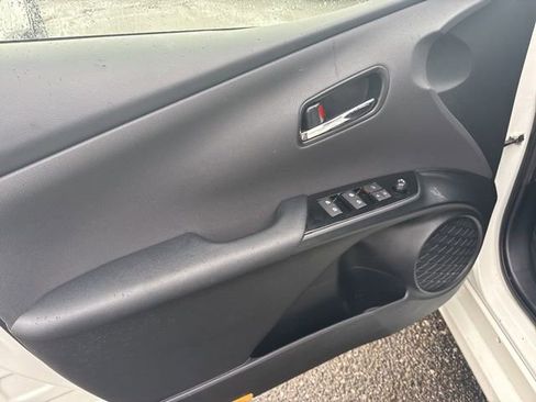 Used 2016 Toyota Prius Four image 18