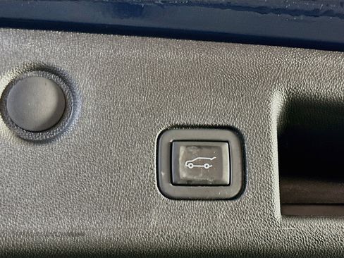 Used 2023 Chevrolet Equinox LT FWD image 29