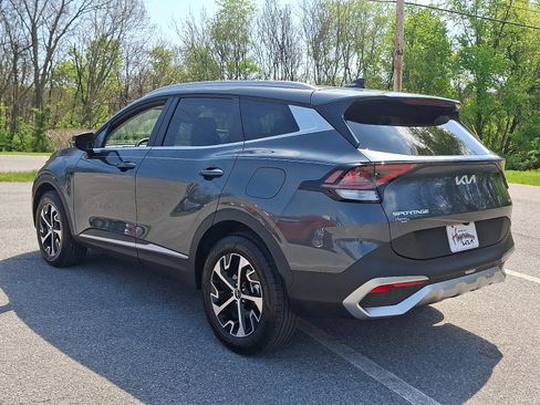 Used 2025 Kia Sportage EX image 4