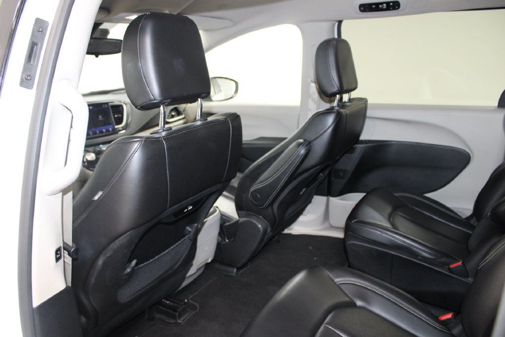 Used 2024 Nissan Versa SR FWD image 61