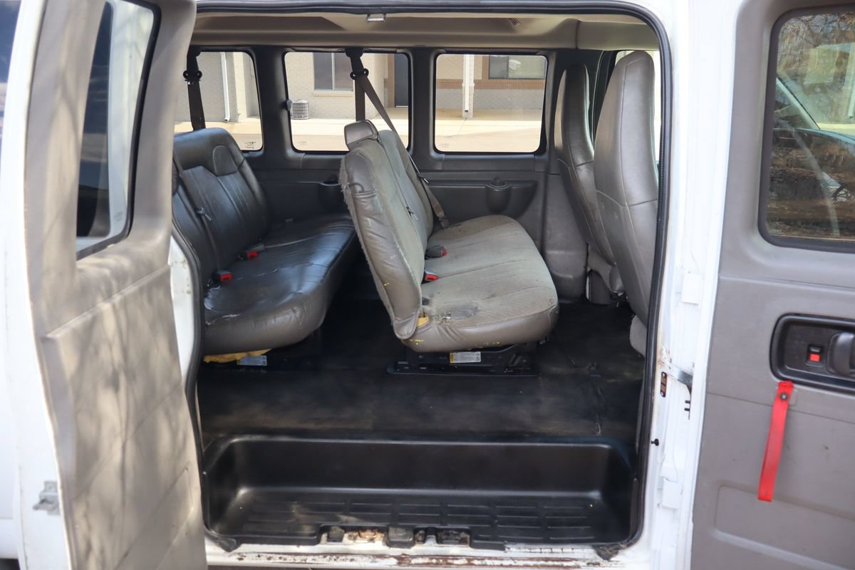 Used 2017 Chevrolet Express 3500 LT RWD image 20