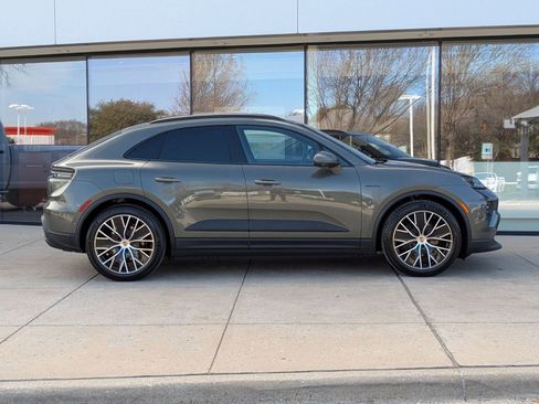 New 2026 Porsche Macan 4 Electric AWD/4WD image 8