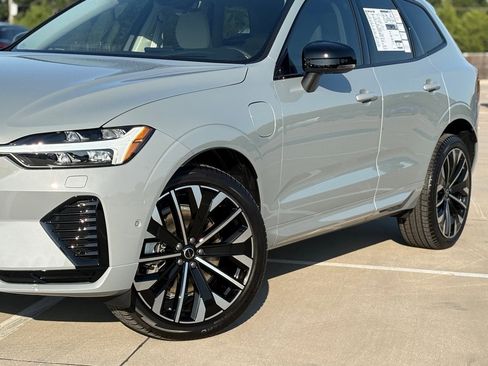 New 2026 Volvo XC60 T8 Ultra w/ Protection Package Premier image 7