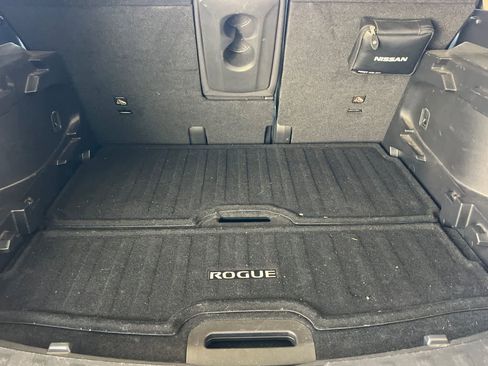 Used 2019 Nissan Rogue SV w/ Sun & Sound Touring Package AWD/4WD image 17