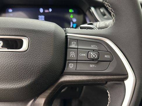 Used 2023 Jeep Grand Cherokee 4WD 4xe w/ Luxury Tech Group II image 21