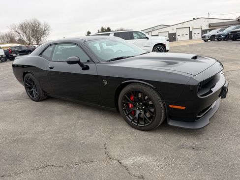 Used 2015 Dodge Challenger SRT Hellcat image 3