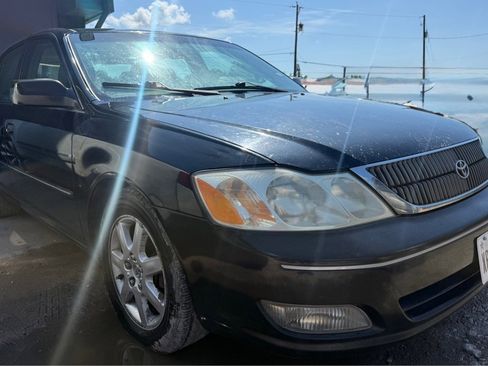Used 2000 Toyota Avalon XLS FWD image 3