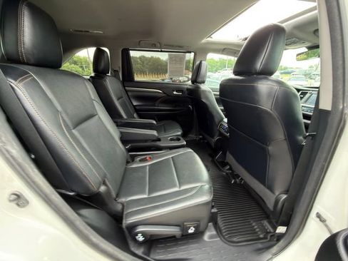Used 2018 Toyota Highlander Limited w/ Protection Package #3 AWD/4WD image 10
