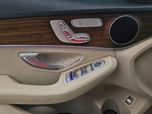 Used 2019 Mercedes-Benz C 300 Sedan image 30