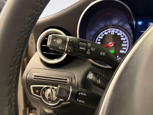 Used 2019 Mercedes-Benz GLC 300 4MATIC image 24