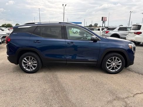 Used 2023 GMC Terrain SLT w/ Infotainment Package II AWD/4WD image 9