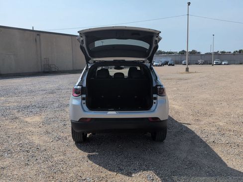 Used 2024 Jeep Compass Latitude AWD/4WD image 4